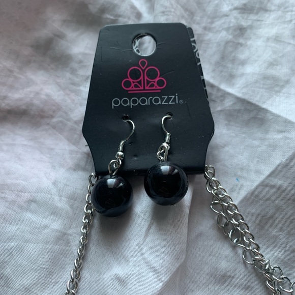 Paparazzi black and silver bead necklace - Picture 2 of 3